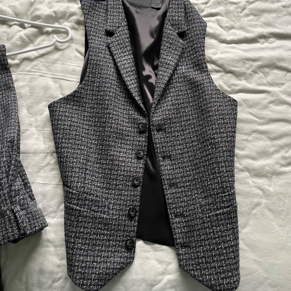 3 Piece Suit 100 percent wool - Picture 10 of 11